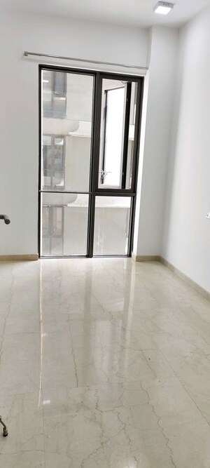 Room in 3 BHK Apartment at Lodha The Park, Worli – for Rent