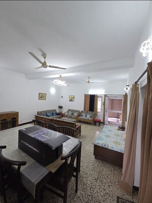 Living Room in 3 BHK Builder Floor at Sector 16 – for Rent