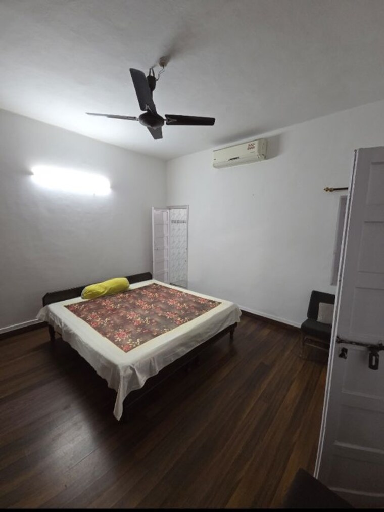 Bedroom, sector 16 3 Bedroom 150 Sq.Ft. Builder Floor In Sector 16 Chandigarh 10459254