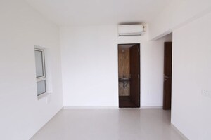Room in 2 BHK Apartment at Lodha Amara Tower 24 And 25, Kolshet Road – for Sale