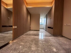 Room in 4 BHK Apartment at Indiabulls Blu, Worli – for Rent