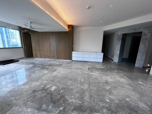 Room in 4 BHK Apartment at Indiabulls Blu, Worli – for Rent