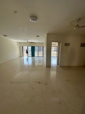 Hall in 3.5 BHK Apartment at Kalpataru Solitaire, Juhu – for Rent
