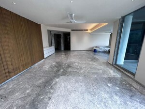 Room in 4 BHK Apartment at Indiabulls Blu, Worli – for Rent