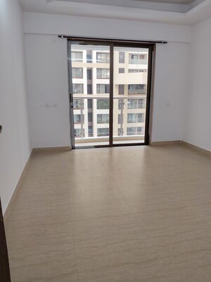 Room in 3 BHK Apartment at HDIL Metropolis Residences, Andheri West – for Sale
