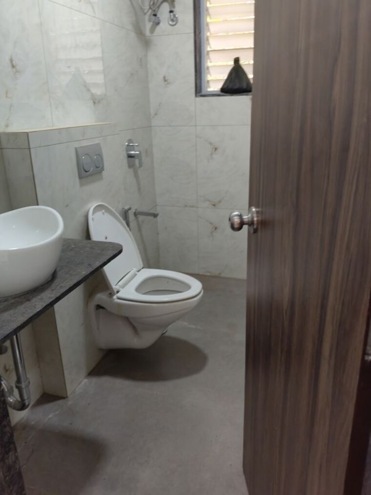 Bathroom, hdil-metropolis-residences 3 Bedroom 1350 Sq.Ft. Apartment In Andheri West Mumbai 10459283