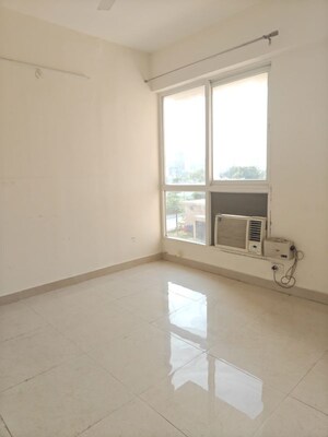Room in 2 BHK Apartment at Signature Global Prime, Sector 63a – for Sale