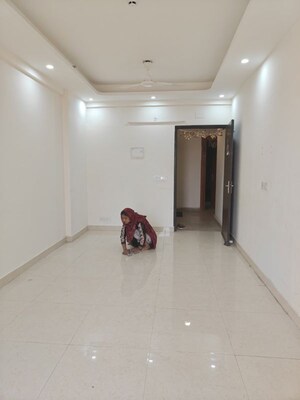 Room in 2 BHK Apartment at Signature Global Prime, Sector 63a – for Sale