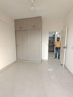 Room in 2 BHK Apartment at Signature Global Prime, Sector 63a – for Sale