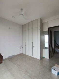 3 BHK Apartment For Rent in Piramal Mahalaxmi Central Tower 2