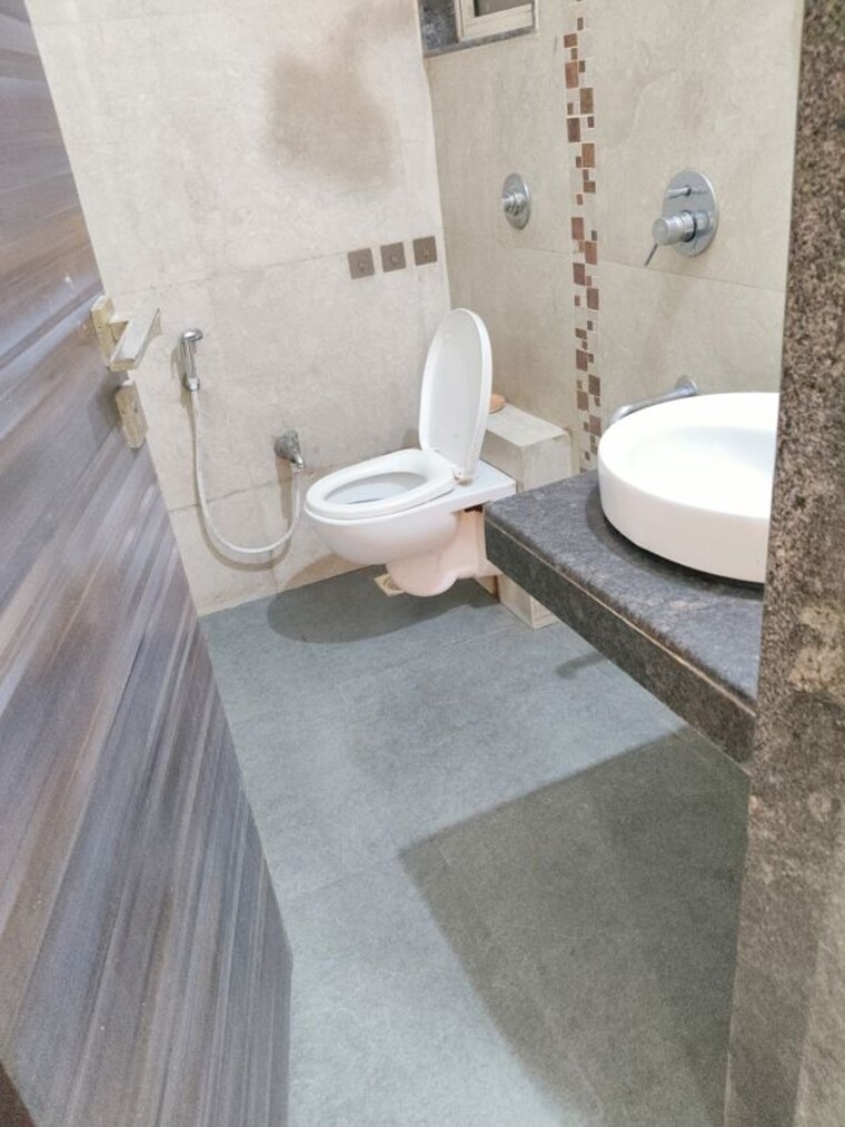 Bathroom, k-raheja-raheja-classique 2 Bedroom 750 Sq.Ft. Apartment In Andheri West Mumbai 10459314