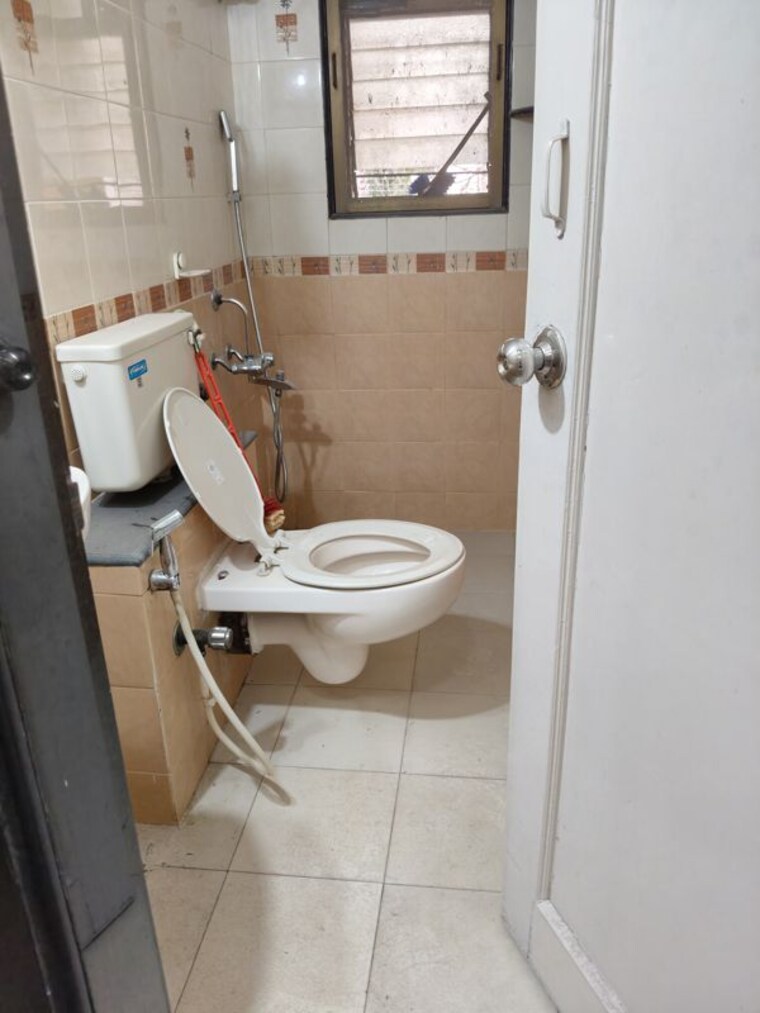 Bathroom, k-raheja-raheja-classique 2 Bedroom 750 Sq.Ft. Apartment In Andheri West Mumbai 10459314