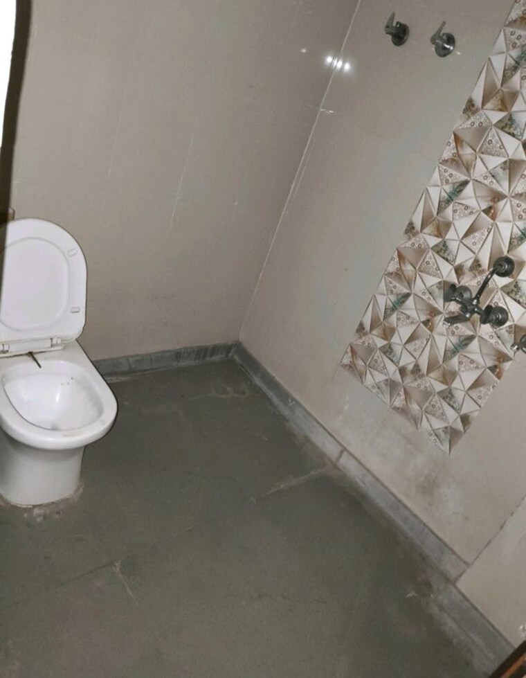 Bathroom, baba-delta-square 2 Bedroom 120 Sq.Mt. Builder Floor In Delta Ii Greater Noida Greater Noida 10459327