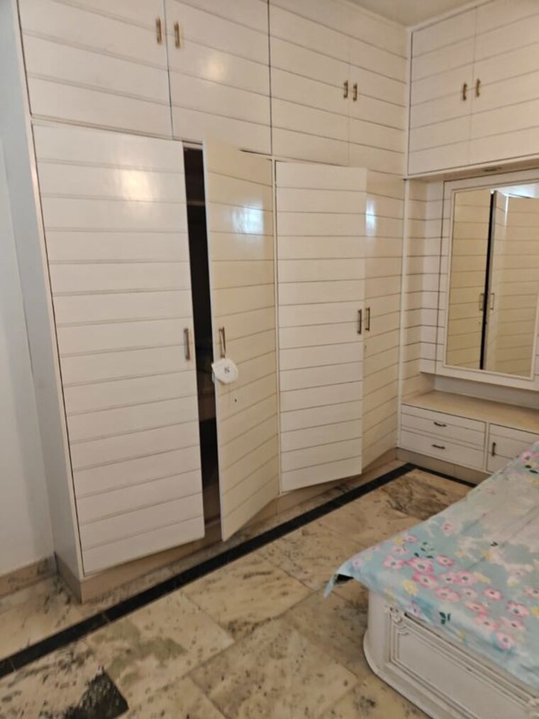 Room, lajpat nagar 4 3 Bedroom 100 Sq.Ft. Builder Floor In Lajpat Nagar 4 Delhi 10459334