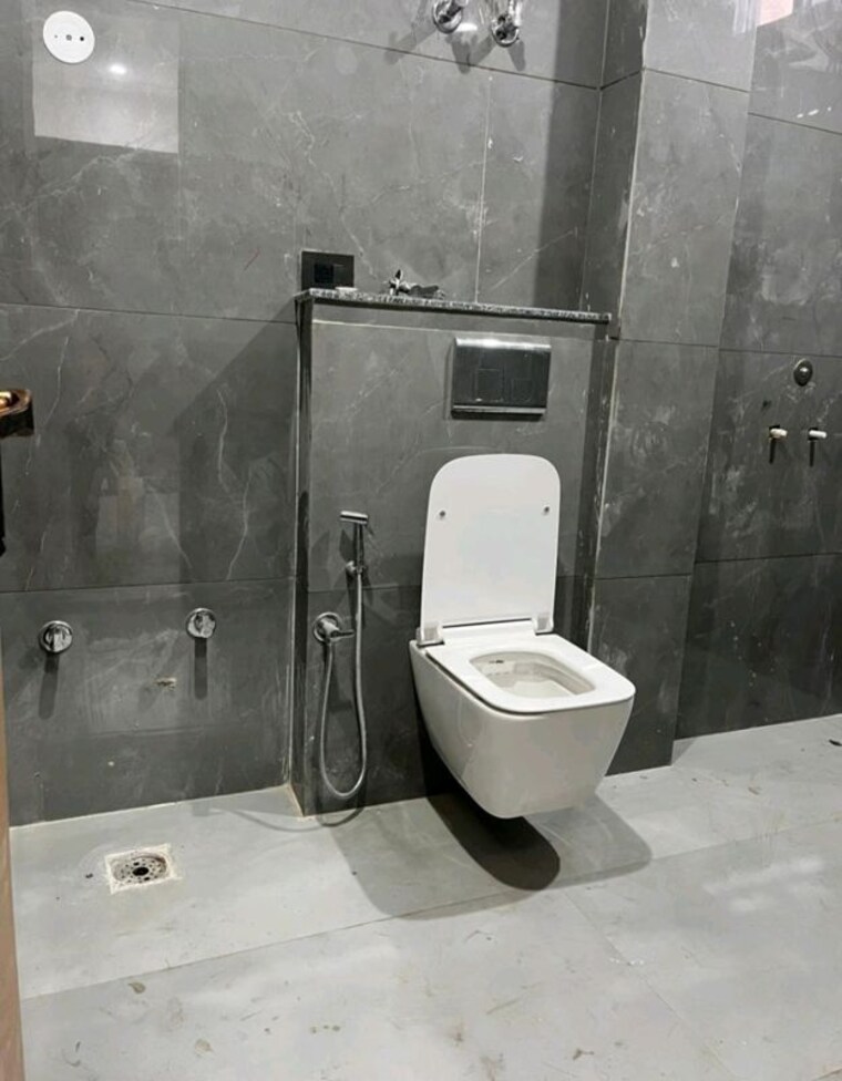 Bathroom, xu 2 greater noida 2 Bedroom 100 Sq.Mt. Builder Floor In Xu 2 Greater Noida Greater Noida 10459347