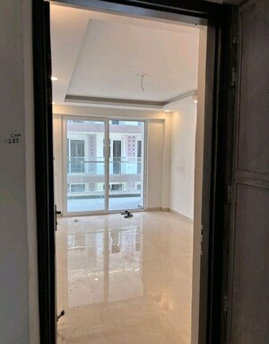 Room in 2 BHK Apartment at Nimbus Express Park View - II, Chi V Greater Noida – for Rent
