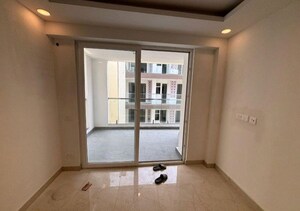 Room in 2 BHK Apartment at Nimbus Express Park View - II, Chi V Greater Noida – for Rent