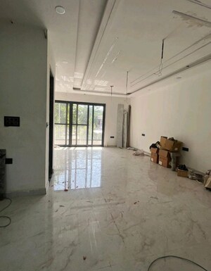 Room in 2 BHK Apartment at Nimbus Express Park View - II, Chi V Greater Noida – for Rent