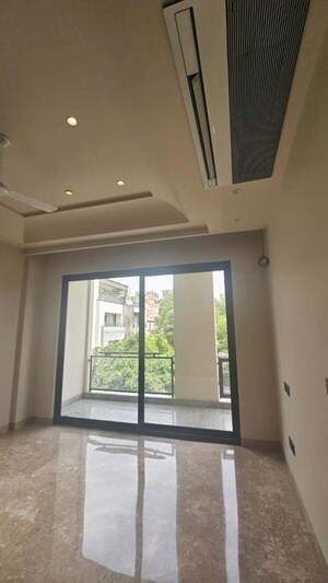 Room in 2 BHK Builder Floor at Dayanand Colony – for Rent