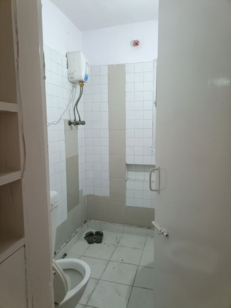 Bathroom, vasundhara enclave 3 Bedroom 1350 Sq.Ft. Apartment In Vasundhara Enclave Delhi 9880861