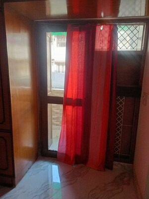 Room in 3 BHK Apartment at Vasundhara Enclave – for Rent