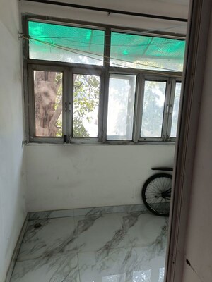 Room in 3 BHK Apartment at Vasundhara Enclave – for Rent
