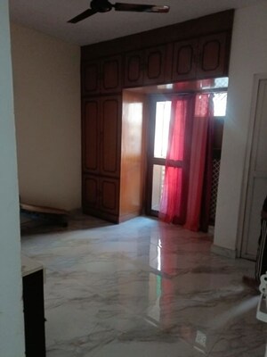 Room in 3 BHK Apartment at Vasundhara Enclave – for Rent