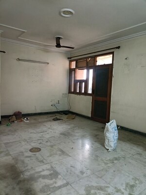 Room in 2 BHK Apartment at Vasundhara Enclave – for Rent