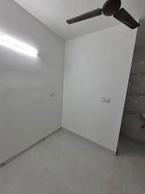 Room in 1 BHK Independent House at Sector 51 – for Rent