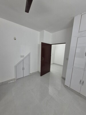 Room in 1 BHK Independent House at Sector 51 – for Rent