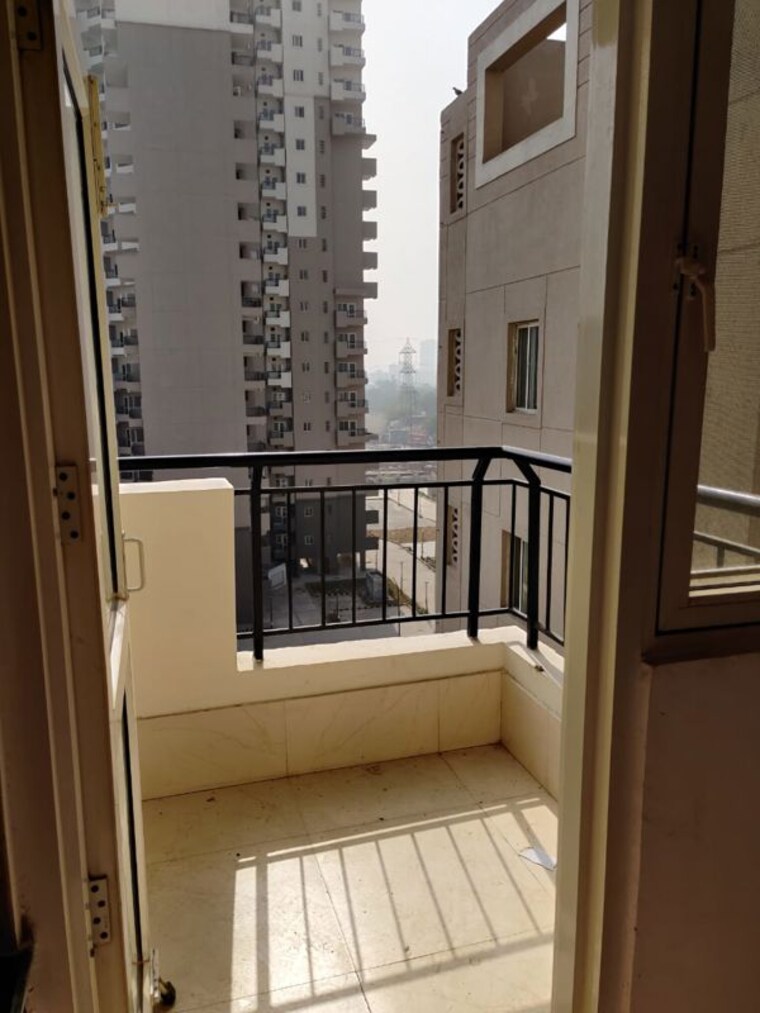 Balcony, awho-shanti-vihar 2 Bedroom 600 Sq.Ft. Apartment In Sector 95 Gurgaon 10459411
