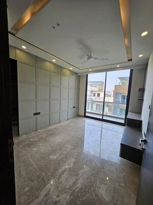 Room in 4 BHK Apartment at Godrej Meridien, Sector 106 – for Rent