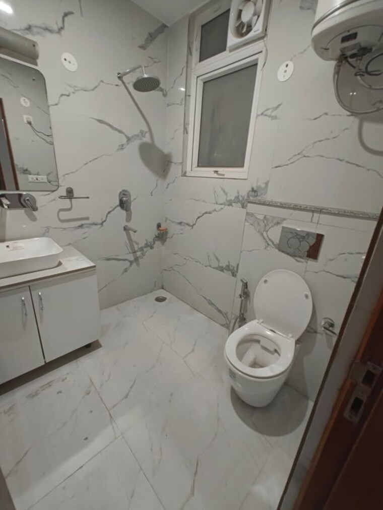 Bathroom, palam-vihar-residents-association 1 Bedroom 1000 Sq.Ft. Builder Floor In Palam Vihar Gurgaon 10459441