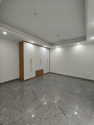 Room in 2 BHK Builder Floor at Sector 23a – for Rent