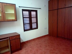 Room in 3 BHK Independent House at High Grounds – for Rent