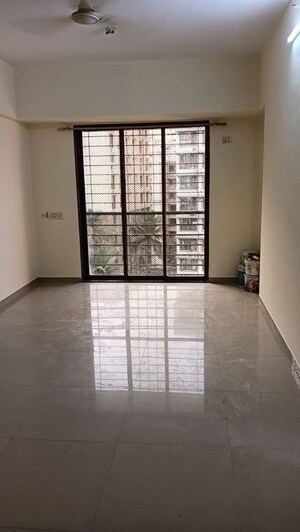Room in 2 BHK Apartment at Kiran Towers, Malad West – for Rent