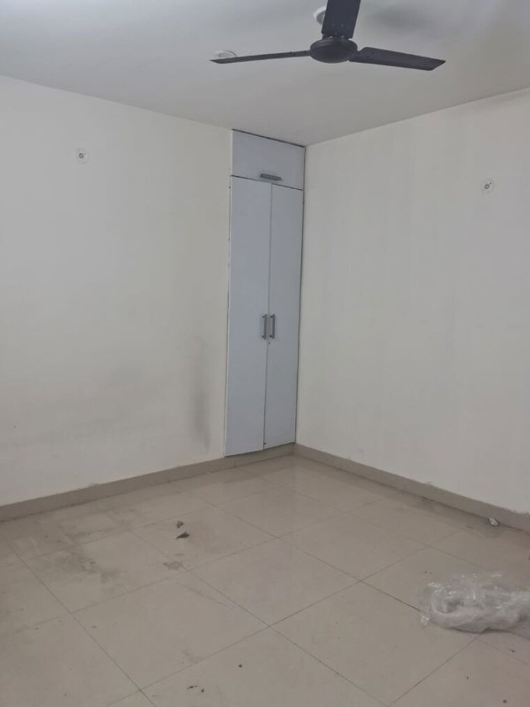 Room, vasant kunj enclave 2 Bedroom 75 Sq.Yd. Builder Floor In Vasant Kunj Enclave Delhi 10459466