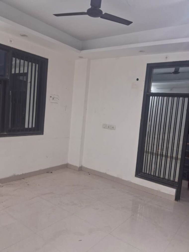 Room, vasant kunj enclave 2 Bedroom 75 Sq.Yd. Builder Floor In Vasant Kunj Enclave Delhi 10459466