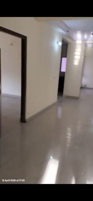 Room in 4 BHK Apartment at Siddharth Vihar – for Rent