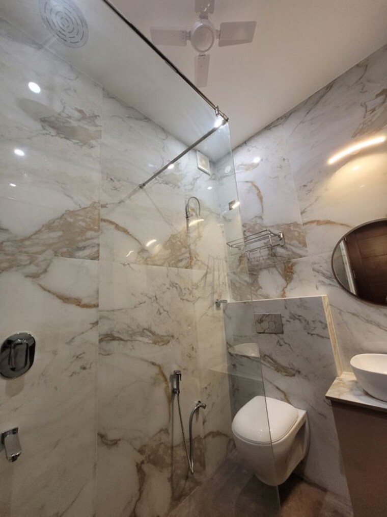 Bathroom, sector 44 3 Bedroom 250 Sq.Yd. Builder Floor In Sector 44 Chandigarh 10459493