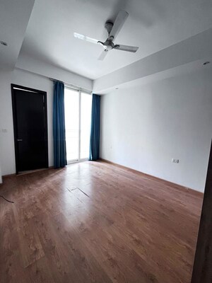 Room in 3.5 BHK Apartment at Mahagun Mezzaria, Sector 78 – for Rent