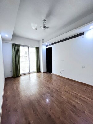 Room in 3.5 BHK Apartment at Mahagun Mezzaria, Sector 78 – for Rent