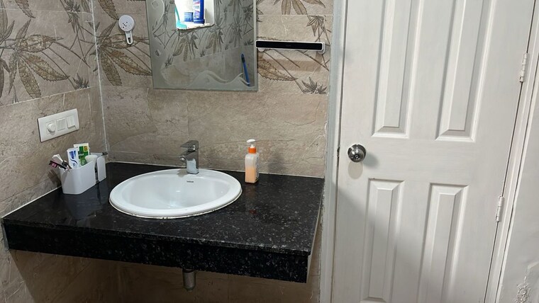 Bathroom, unitech-uniworld-city 3 Bedroom 2356 Sq.Ft. Apartment In Sector 30 Gurgaon 10459513