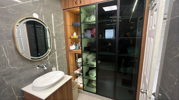 Attached Bathroom, unitech-uniworld-city 3 Bedroom 2356 Sq.Ft. Apartment In Sector 30 Gurgaon 10459513