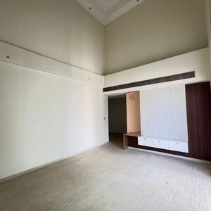 Room in 3.5 BHK Penthouse at Mahagun Mezzaria, Sector 78 – for Rent