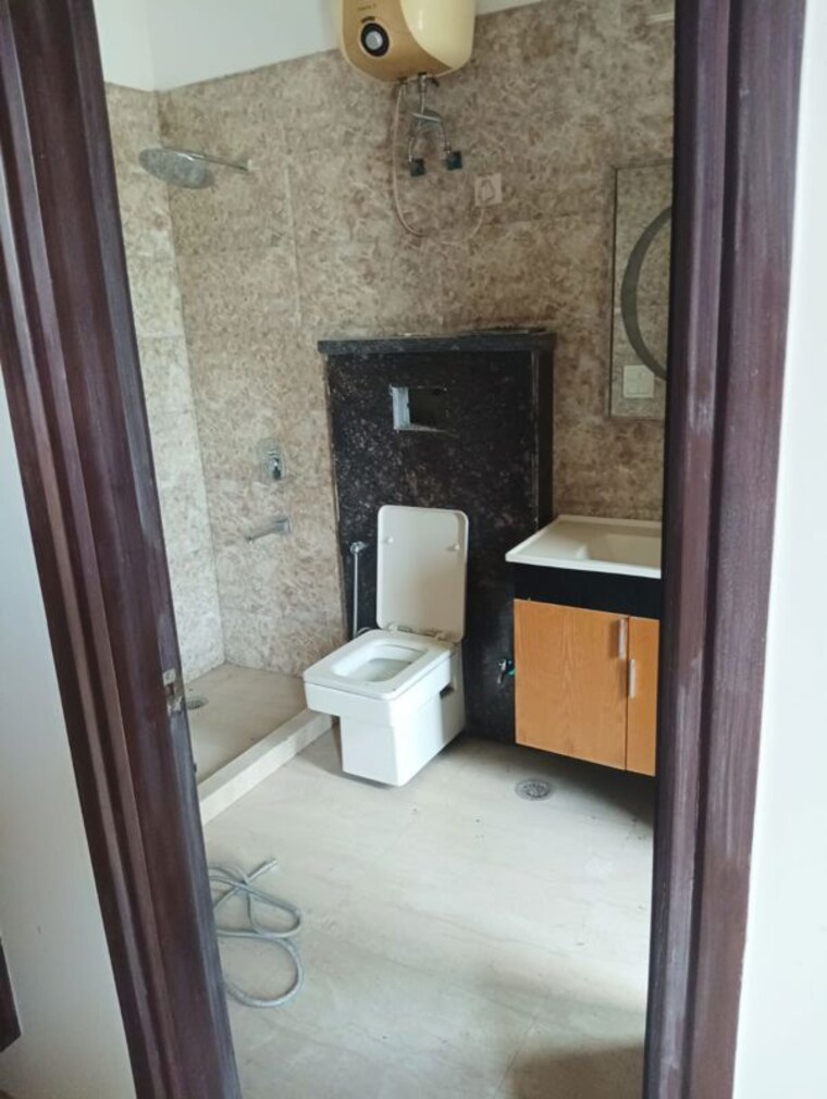 Bathroom, dlf-richmond-park 3 Bedroom 2050 Sq.Ft. Apartment In Sector 43 Gurgaon 10459522