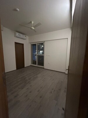 Room in 4 BHK Apartment at ABA Ivy County, Sector 75 – for Rent