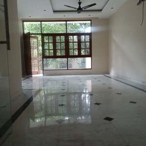 Room in 3 BHK Apartment at DLF Atria, Dlf Phase ii – for Rent