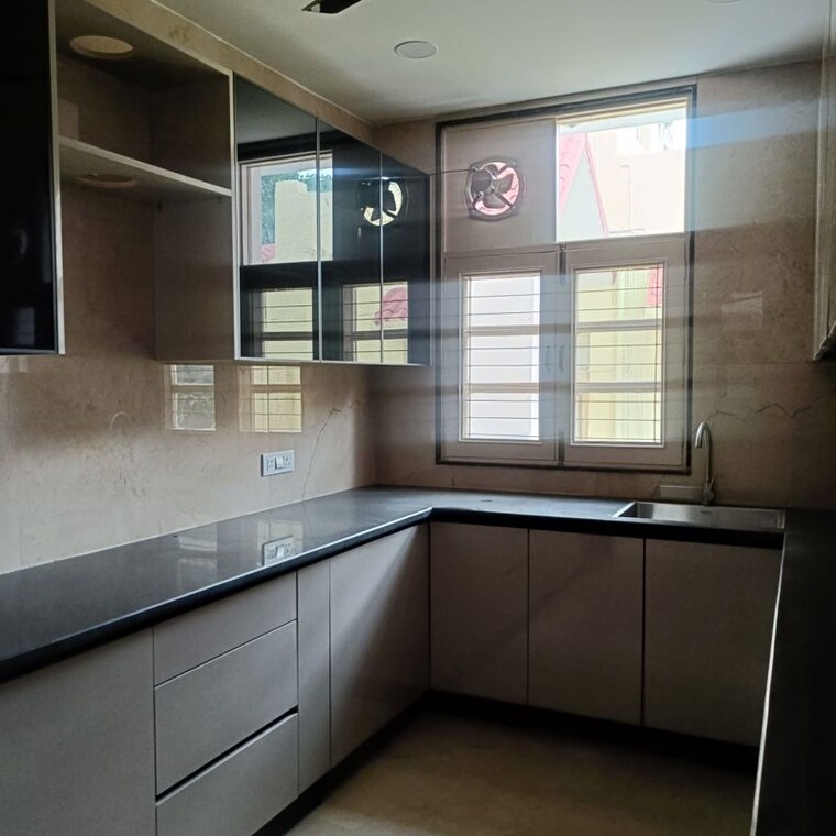 Kitchen, dlf-atria 3 Bedroom 300 Sq.Yd. Apartment In Dlf Phase ii Gurgaon 10459550
