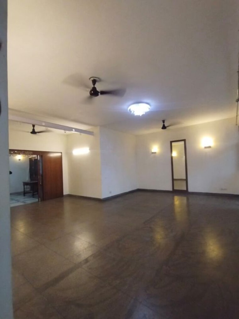Room, malviya nagar 3 Bedroom 150 Sq.Yd. Builder Floor In Malviya Nagar Delhi 10459578
